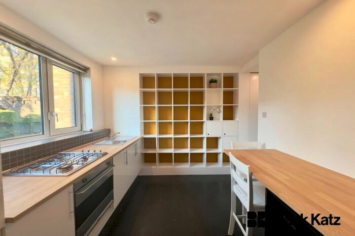 2 Bedroom Flat To Rent In Cluny Estate, London, SE1