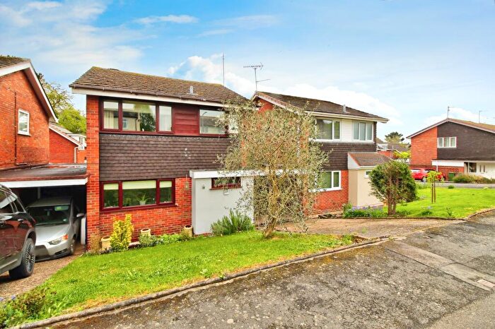 3 Bedroom Link Detached House For Sale In Larches Road, Kidderminster, DY11