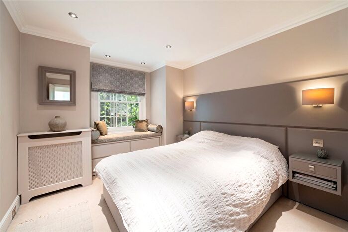 1 Bedroom Flat For Sale In Eardley Crescent, Earl's Court, SW5