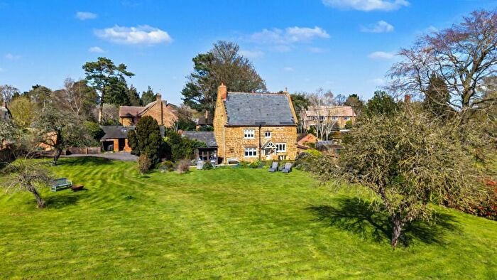 4 Bedroom Detached House For Sale In The Hollies, Kings Lane, Flore, NN7