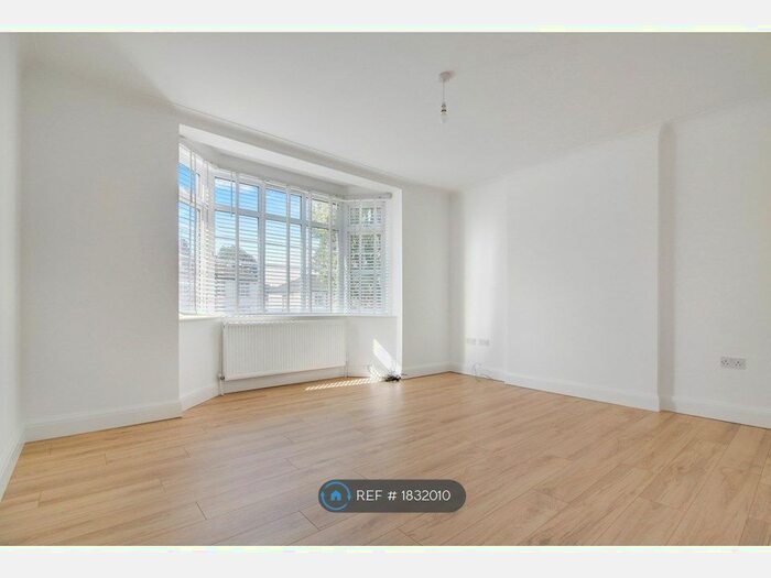 2 Bedroom Flat To Rent In Nether Close, London, N3