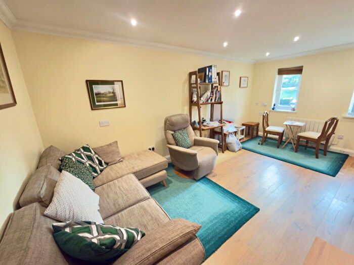 1 Bedroom Flat For Sale In Woburn Road, Woburn Sands, Milton Keynes, MK17