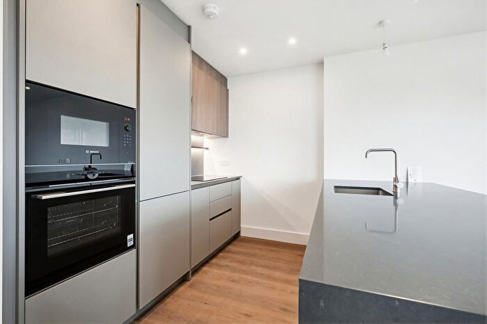 1 Bedroom Flat To Rent In Bow View Apartments, Bow Green, London, E3