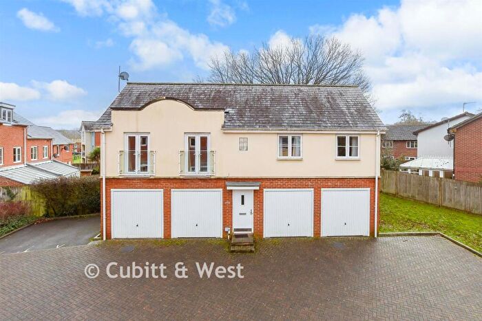 2 Bedroom Coach House For Sale In Foxboro Road, Redhill, Surrey, RH1