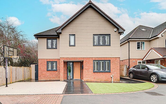 5 Bedroom Detached House For Sale In Tuffnells Way, Harpenden, Hertfordshire, AL5