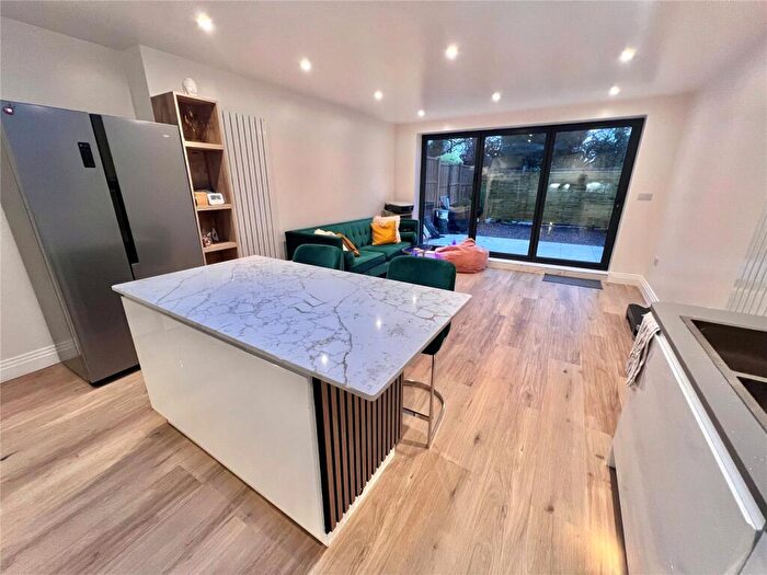 3 Bedroom Apartment To Rent In Whittington Road, London, N22