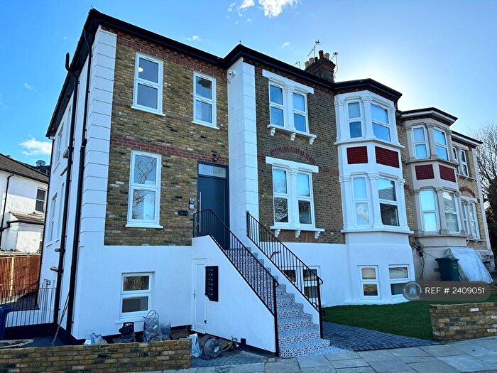 2 Bedroom Flat To Rent In Sunningfields Crescent, London, NW4