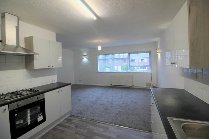 2 Bedroom Flat To Rent In Green Lane, Hadfield, Glossop, Derbyshire, SK13