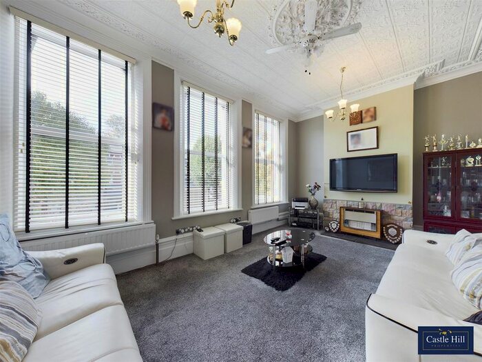 4 Bedroom Flat To Rent In The Avenue, London, W13