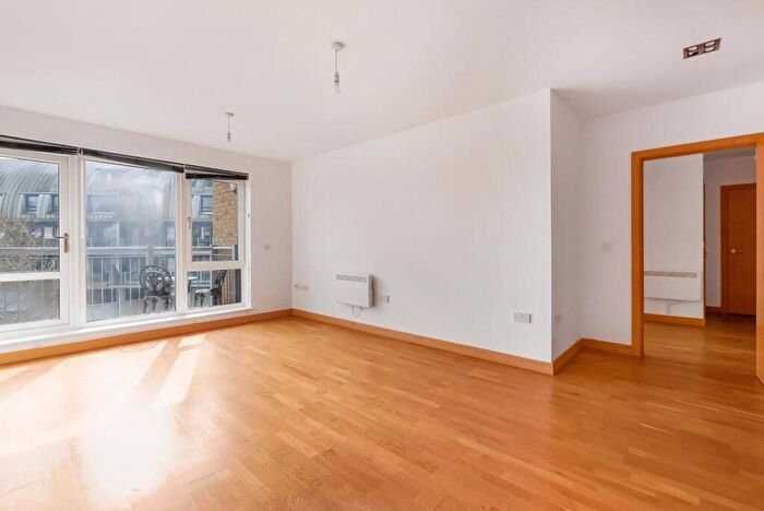 2 Bedroom Apartment To Rent In Mead Lane, Hertford, SG13