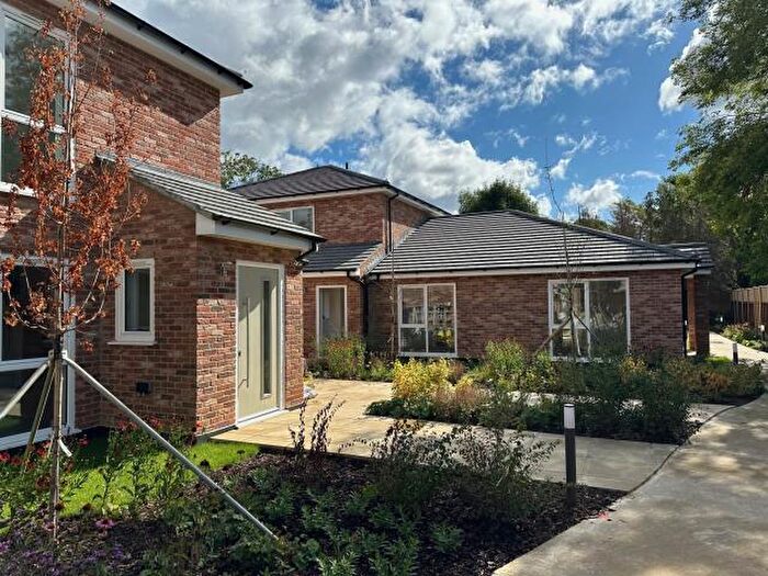 2 Bedroom Bungalow For Sale In Champagne Walk, London, N3
