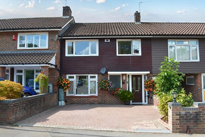 3 Bedroom End Of Terrace House For Sale In Dairyfields, Gossops Green, RH11