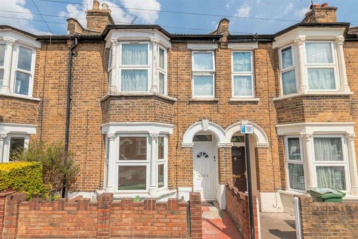 2 Bedroom Apartment To Rent In The Crescent, Walthamstow, E17