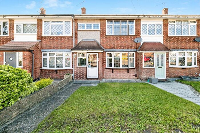 3 Bedroom Terraced House For Sale In Midhurst Close, Hornchurch, Essex, RM12