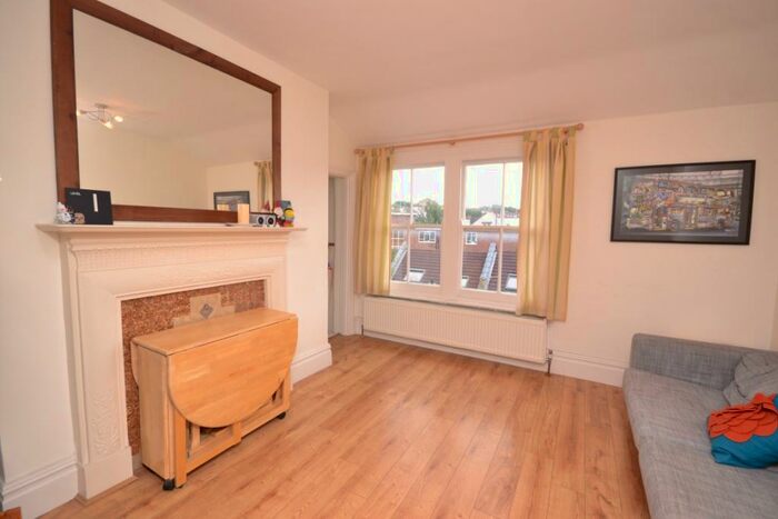 3 Bedroom Apartment To Rent In Alexandra Park Road, London, N10