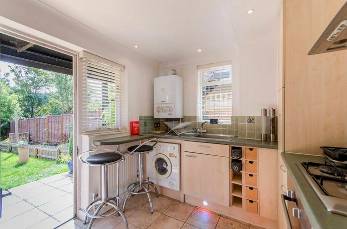 2 Bedroom Flat To Rent In Woodside, Wimbledon, London, SW19