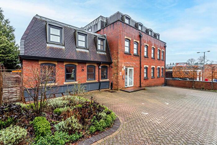 2 Bedroom Apartment For Sale In Thompsons Close, Harpenden, Hertfordshire, AL5