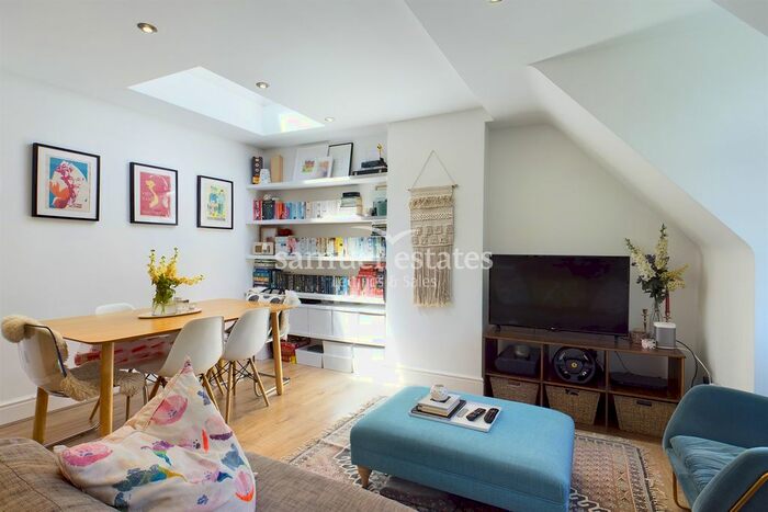 2 Bedroom Flat To Rent In Hill House Road, Streatham Common, SW16