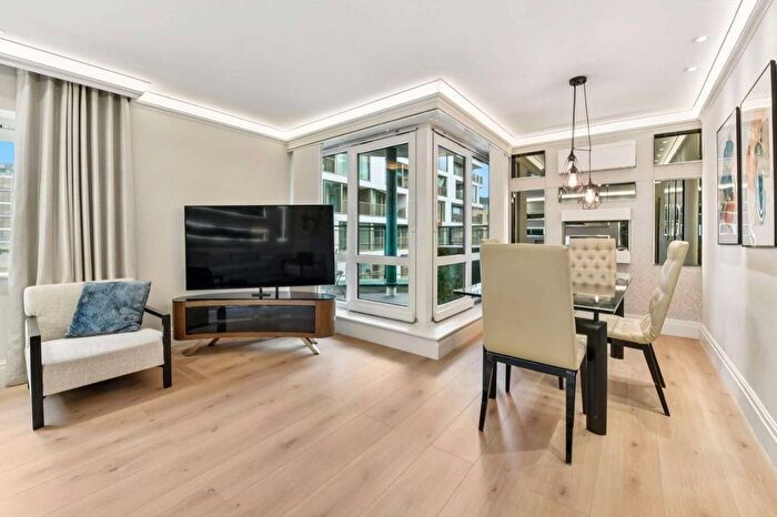 2 Bedroom Flat To Rent In Warren House, Beckford Close, London, W14