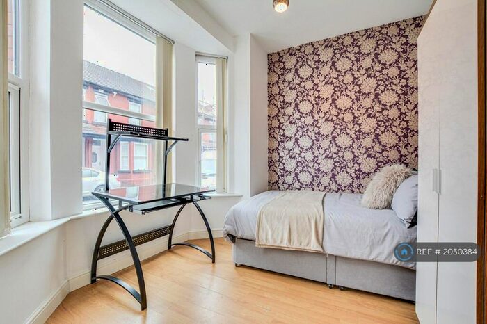 8 Bedroom Terraced House To Rent In Albion Road, Manchester, M14