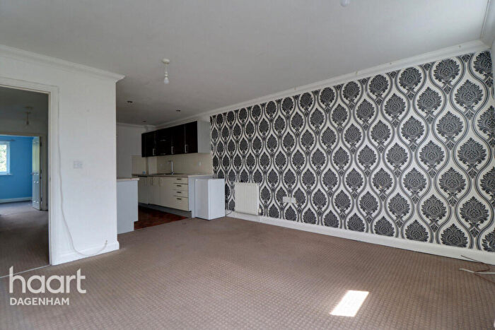 2 Bedroom Flat For Sale In St Mark's Place, Dagenham, RM10