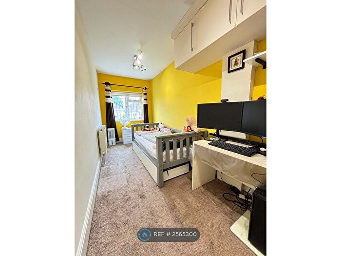 5 Bedroom Semi-Detached House To Rent In Farnham Road, Welling, DA16
