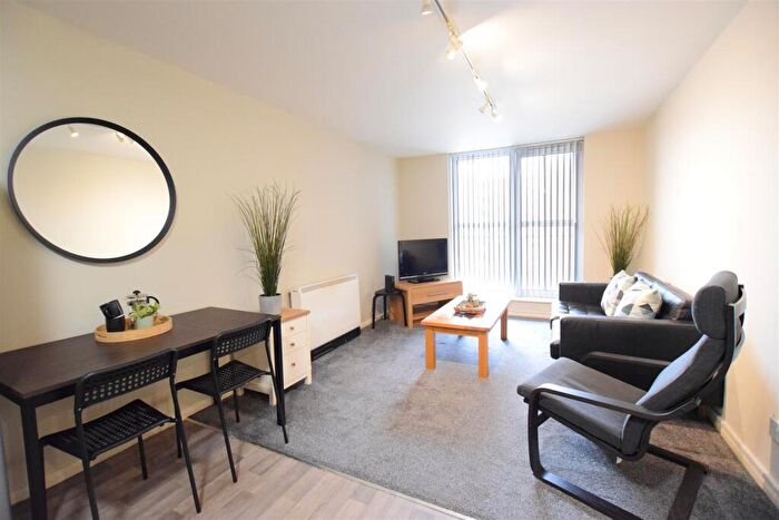 1 Bedroom Flat To Rent In Apt Grantavon House - Student Apartment - /, LN5
