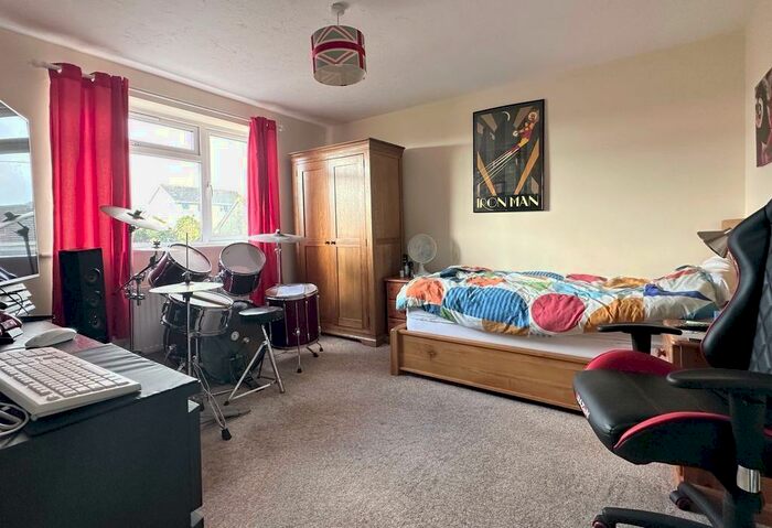 4 Bedroom Detached House To Rent In Horns Cross, EX39