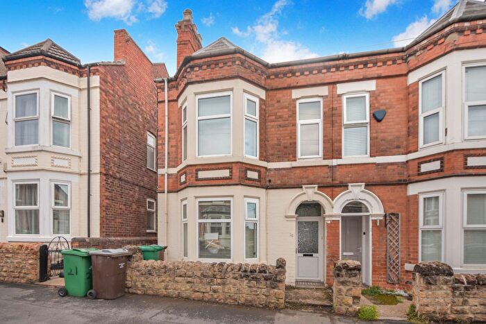 5 Bedroom Semi-Detached House For Sale In Dunlop Avenue, Nottingham, NG7
