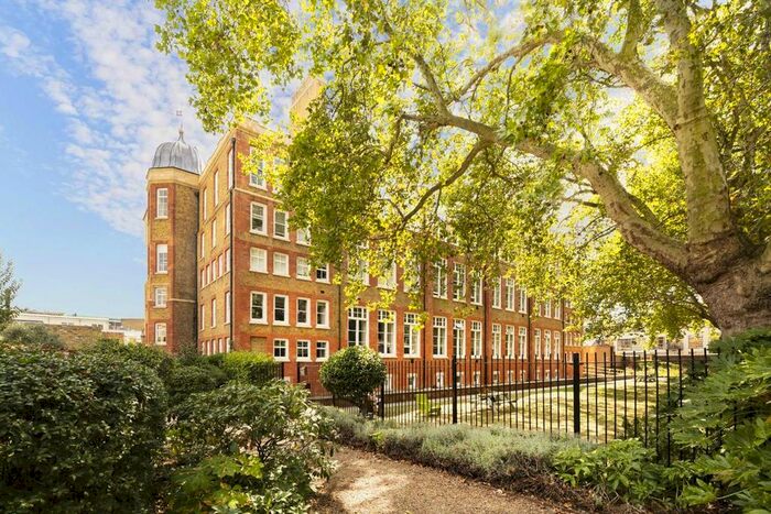 1 Bedroom Flat To Rent In Kingsway Place, London, EC1R