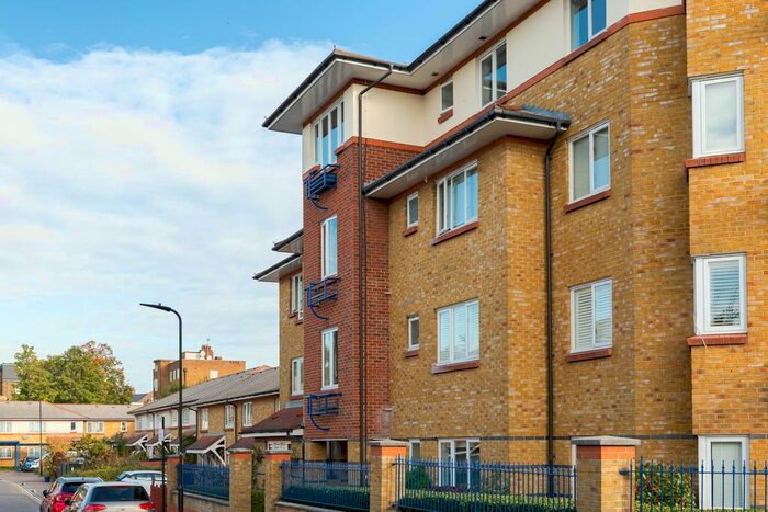 2 Bedroom Flat To Rent In Myddleton Avenue, Green Lanes, Finsbury Park, London, N4