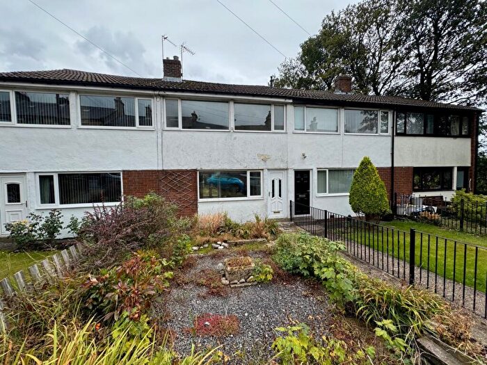 3 Bedroom Town House For Sale In Ashfield Road, Thornton, Bradford, BD13