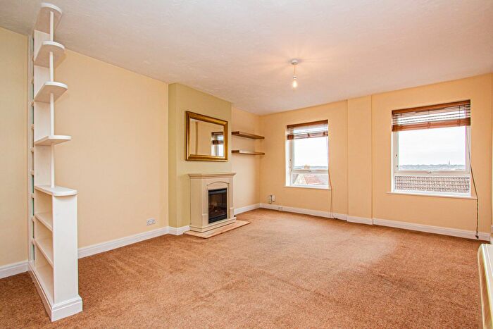 2 Bedroom Maisonette To Rent In High Street, Irthlingborough, NN9