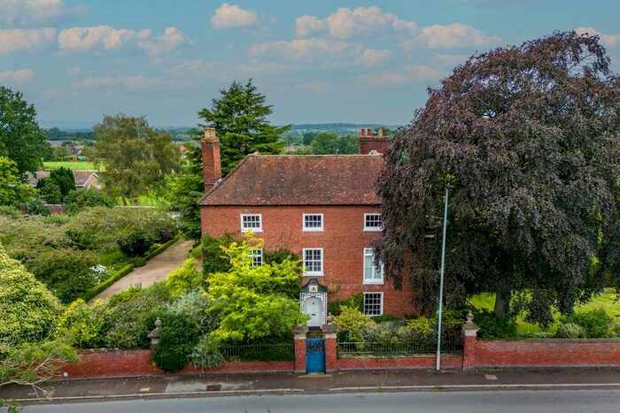 8 Bedroom Detached House For Sale In Droitwich Road, Fernhill Heath, Worcestershire, WR3