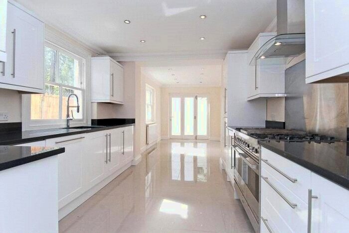 2 Bedroom Property To Rent In Baring Street, Islington, N1