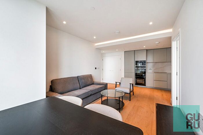 2 Bedroom Flat To Rent In South Quay Plaza, London, E14