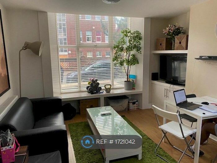 3 Bedroom Flat To Rent In Geneva Road, Liverpool, L6