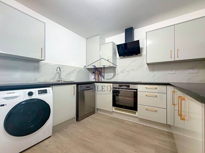 2 Bedroom Flat To Rent In Parkfield Road, Feltham, TW13