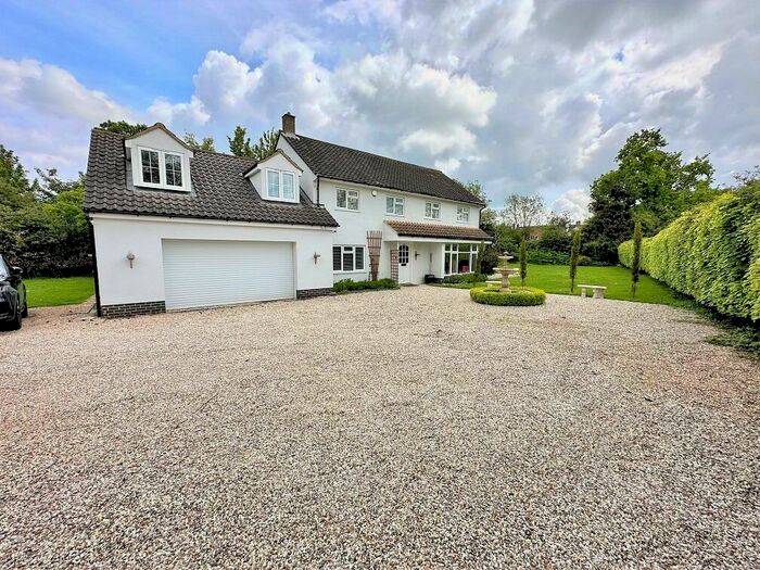 5 Bedroom Detached House To Rent In Grove Field, Braintree, CM7