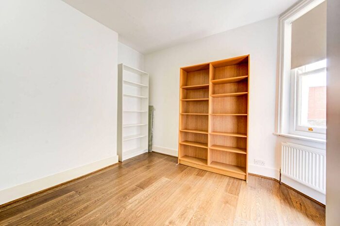 3 Bedroom Flat To Rent In Queens Club Gardens, West Kensington, London, W14