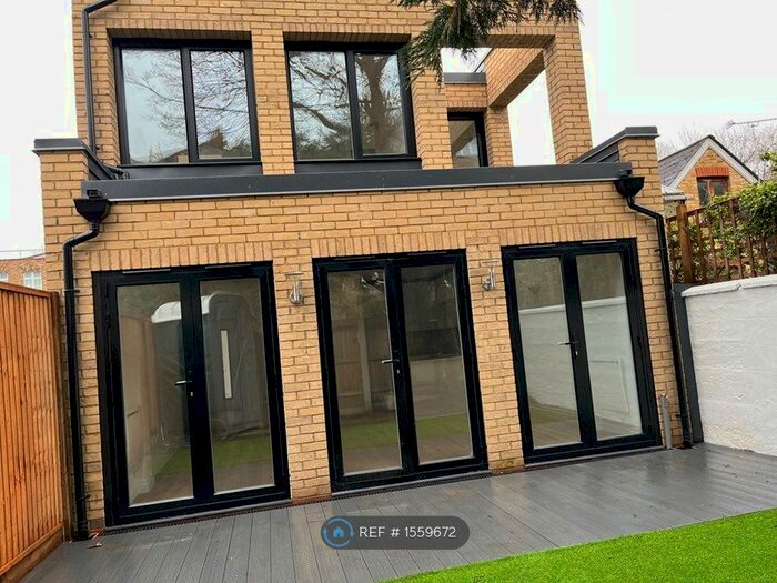 3 Bedroom Semi-Detached House To Rent In Stories Mews, London, SE5