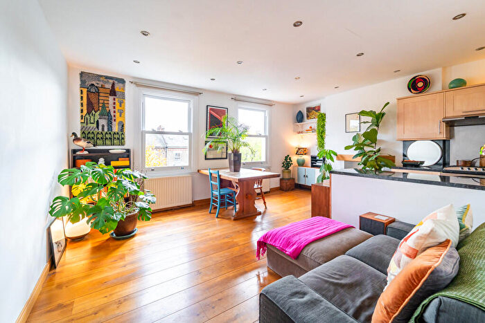 1 Bedroom Apartment For Sale In Hanley Road, Stroud Green, N4