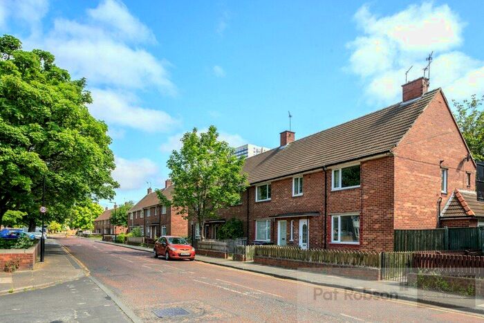 3 Bedroom Apartment To Rent In Shield Street, Shieldfield, Newcastle Upon Tyne, Tyne & Wear, NE2