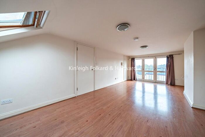 Flat To Rent In Rushey Green, London, SE6