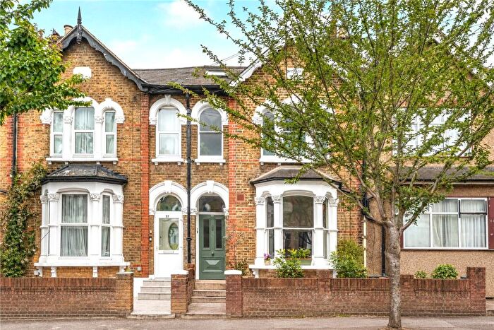 2 Bedroom Flat For Sale In Stainforth Road, Walthamstow, London, E17