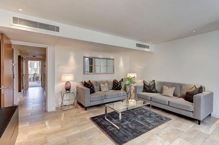 2 Bedroom Flat To Rent In Young Street, Kensington, W8