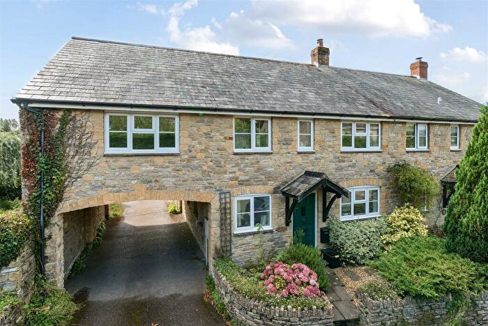 4 Bedroom Link Detached House For Sale In Drimpton Road, Broadwindsor, Beaminster, DT8