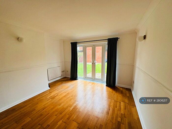 2 Bedroom Flat To Rent In Heron Court, Abingdon, OX14