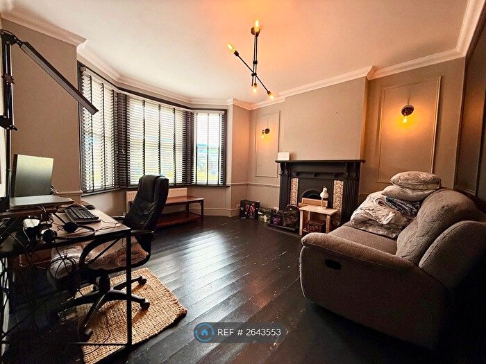 1 Bedroom Flat To Rent In Manor Road, Merstham, Redhill, RH1