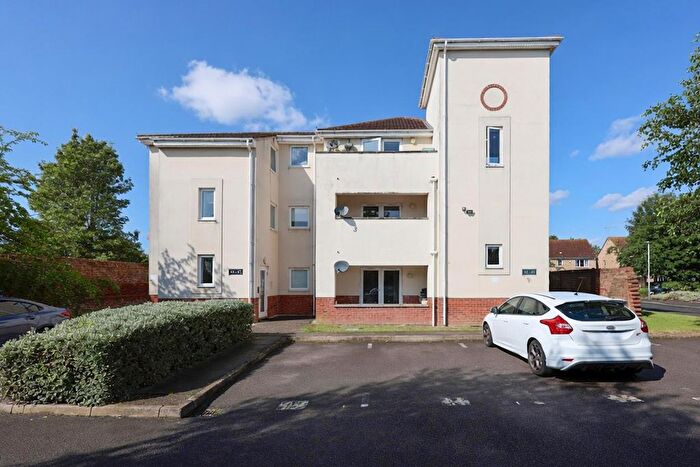 2 Bedroom Flat For Sale In Little London Close, Uxbridge, UB8